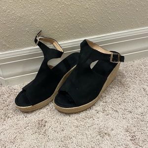 Black wedges